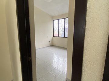 Venta de Casa de 2 niveles y 3 recámaras en Prol. Miguel Hidalgo, Col. Benito Juárez Norte, Coatzacoalcos, Ver.