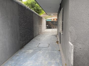 Venta de Casa de 2 niveles y 3 recámaras en Prol. Miguel Hidalgo, Col. Benito Juárez Norte, Coatzacoalcos, Ver.