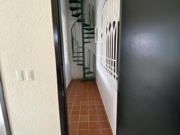 Venta de Casa de 2 niveles y 3 recámaras en Prol. Miguel Hidalgo, Col. Benito Juárez Norte, Coatzacoalcos, Ver.