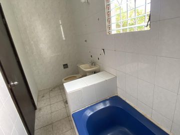 Venta de Casa de 2 niveles y 3 recámaras en Prol. Miguel Hidalgo, Col. Benito Juárez Norte, Coatzacoalcos, Ver.