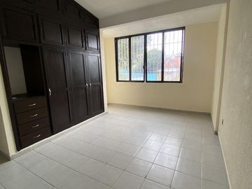 Venta de Casa de 2 niveles y 3 recámaras en Prol. Miguel Hidalgo, Col. Benito Juárez Norte, Coatzacoalcos, Ver.