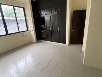 Venta de Casa de 2 niveles y 3 recámaras en Prol. Miguel Hidalgo, Col. Benito Juárez Norte, Coatzacoalcos, Ver.