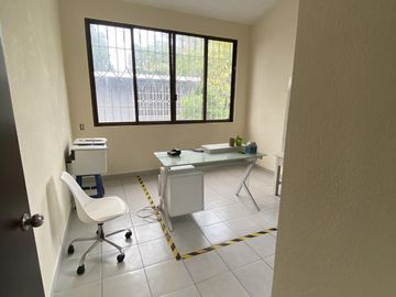 Venta de Casa de 2 niveles y 3 recámaras en Prol. Miguel Hidalgo, Col. Benito Juárez Norte, Coatzacoalcos, Ver.