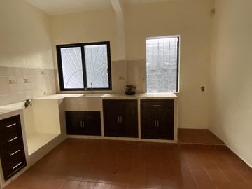 Venta de Casa de 2 niveles y 3 recámaras en Prol. Miguel Hidalgo, Col. Benito Juárez Norte, Coatzacoalcos, Ver.