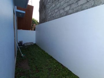RUMAH JOGJA 2 LANTAI TEPI JALAN DEKAT TERMINAL GIWANGAN