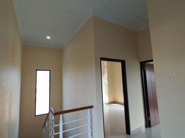 RUMAH JOGJA 2 LANTAI TEPI JALAN DEKAT TERMINAL GIWANGAN