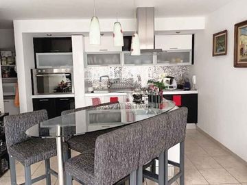 CASA EN VENTA EN VILLAS LOMAS DEL PARAISO, MORELIA
