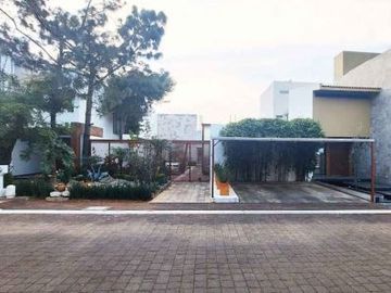 CASA EN VENTA EN VILLAS LOMAS DEL PARAISO, MORELIA