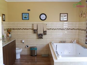 Casa en parcela en venta 5D/5B Autopista Sol peaje El Monte