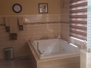 Casa en parcela en venta 5D/5B Autopista Sol peaje El Monte
