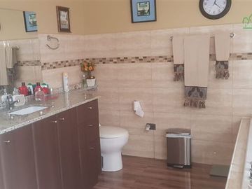 Casa en parcela en venta 5D/5B Autopista Sol peaje El Monte