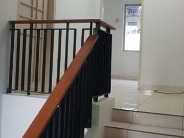 DIJUAL RUMAH TERAWAT SIAP HUNI DI DELATINOS BSD