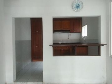 Rumah lama di perumahan gayungsari ROW 3 mobil harga nego lingkungan nyaman