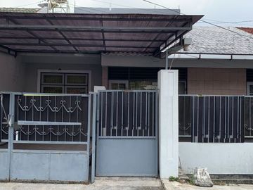 Rumah disewakan Darmo Harapan Timur Surabaya Barat