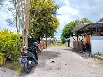 Rumah Lingkungan Perumahan dekat Jalan Berbah Kalasan