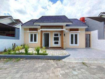 Rumah Lingkungan Perumahan dekat Jalan Berbah Kalasan