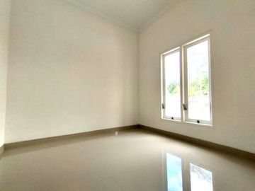 Rumah Lingkungan Perumahan dekat Jalan Berbah Kalasan