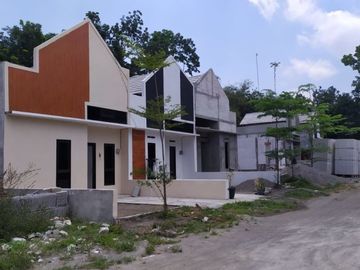 Rumah Scandinavian Atap Tinggi Hanya 300 Jt-an di Manisrenggo