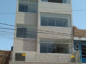🌟 ¡Descubre tu nuevo espacio en Chiclayo! 🌟

Te presento un exclusivo y moderno departamento Flat, ubicado en la tranquila Urbanización Polifap - Mo