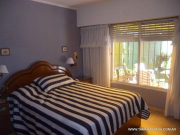 CASA CON PARQUE