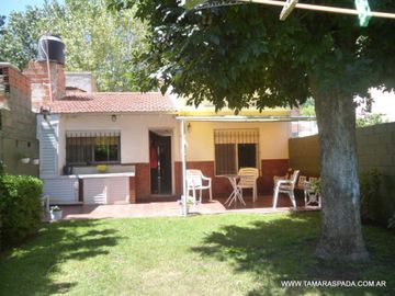 CASA CON PARQUE