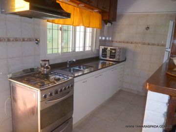 CASA CON PARQUE