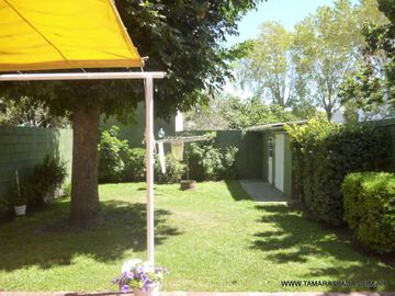 CASA CON PARQUE