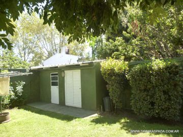 CASA CON PARQUE