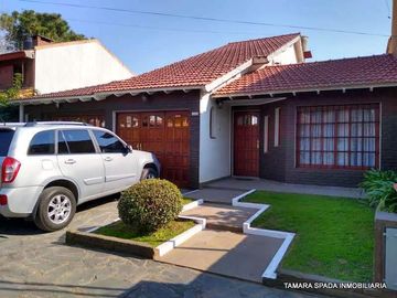 CASA CON PARQUE