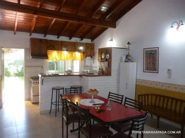 CASA CON PARQUE