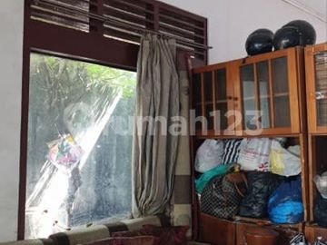Rumah Hitung Tanah Cocok Untuk Kos Dekat Universitas Daerah Laweyan