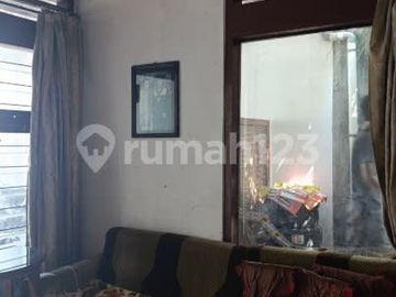 Rumah Hitung Tanah Cocok Untuk Kos Dekat Universitas Daerah Laweyan