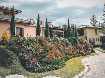Venta de casas de 2 dormitorios en exclusivo conjunto, Checa