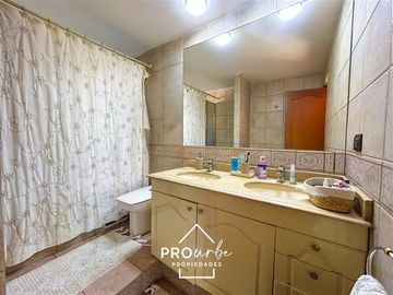 Casa en venta de 4 dorm. en Las Condes