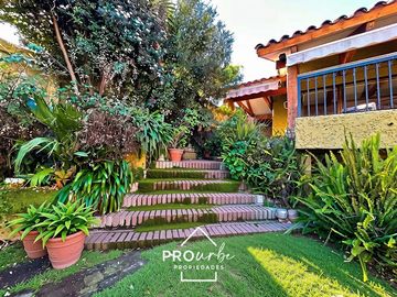 Casa en venta de 4 dorm. en Las Condes