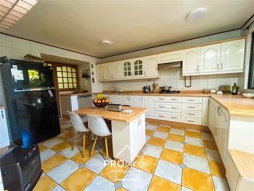 Casa en venta de 4 dorm. en Las Condes