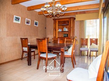 Casa en venta de 4 dorm. en Las Condes