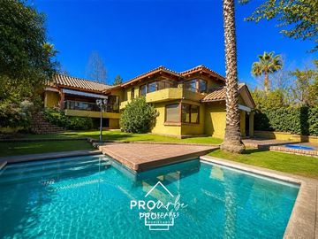 Casa en venta de 4 dorm. en Las Condes
