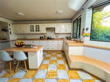 Casa en venta de 4 dorm. en Las Condes