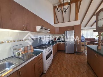 Casa en venta de 7 dorm., 2 pisos, en Guanaqueros, Coquimbo