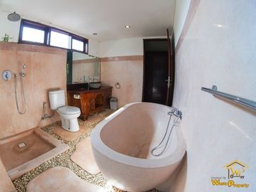 VILLA DENGAN DESAIN ALA JEPANG DI SAYAN UBUD