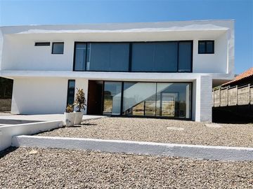 Casa en venta de 5 dorm. en Colina