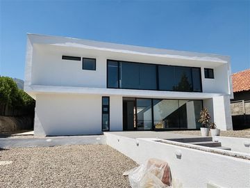 Casa en venta de 5 dorm. en Colina