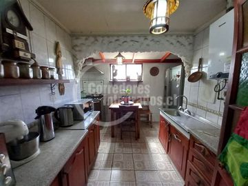 Casa en venta de 4 dorm. en La Florida
