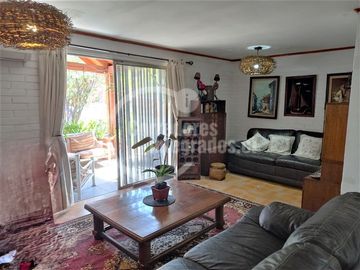 Casa en venta de 4 dorm. en La Florida
