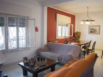 Casa de 5 ambientes con cochera en venta en Florida