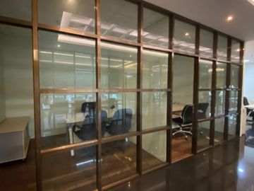 DIJUAL OFFICE SPACE PLAZA MUTIARA LOW FLOOR 385 SQM, FULL FURNISHED