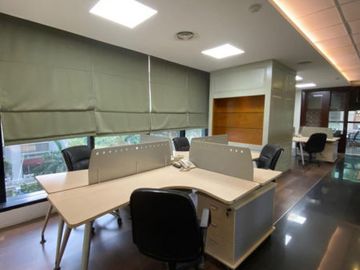 DIJUAL OFFICE SPACE PLAZA MUTIARA LOW FLOOR 385 SQM, FULL FURNISHED