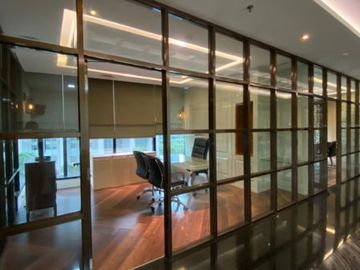 DIJUAL OFFICE SPACE PLAZA MUTIARA LOW FLOOR 385 SQM, FULL FURNISHED