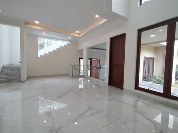Town House di Pasar Minggu dengan Taman & Semi Furnished HSE-A0402